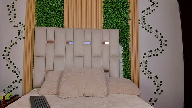 Emma Nmm online show from 02/24/26, 07:45