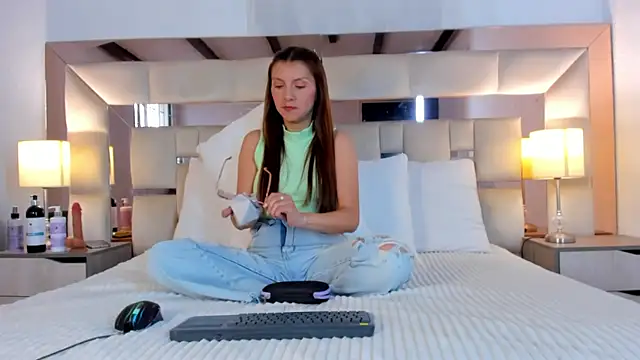 EloiseClairmont online show from 04/10/26, 07:29