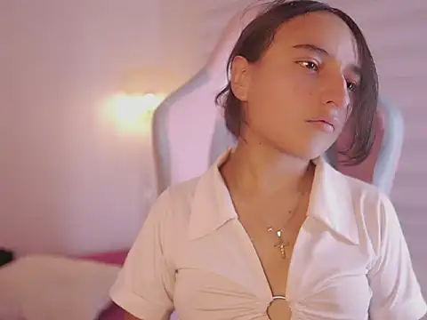  emily jonexs online show from 02/09/26, 08:35