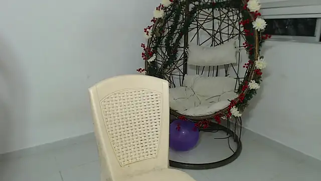 Snapshot of EllieConnor chatting on 06/22/26, 03:25 EllieConnor online show from 06/22/26, 03:25