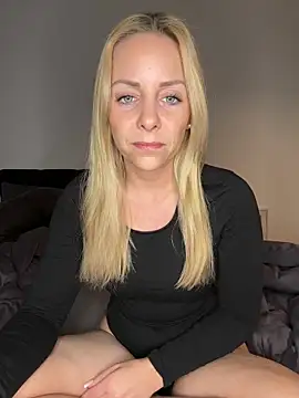 Snapshot of emily-becker22 chatting on 04/24/26, 06:10 emily-becker22 online show from 04/24/26, 06:10