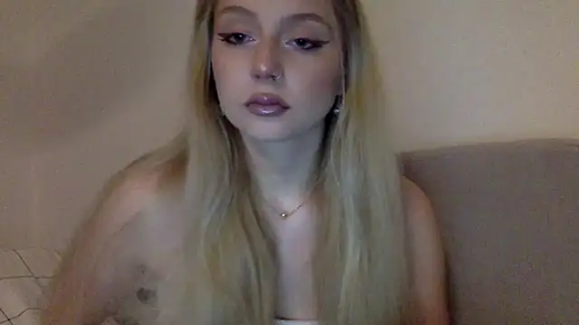 Snapshot of MayaWetDream chatting on 02/28/26, 04:19 MayaWetDream online show from 02/28/26, 04:19