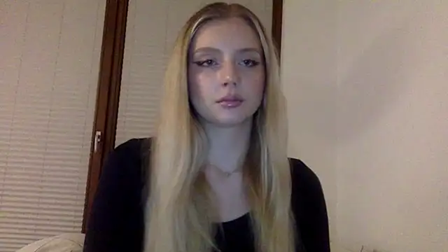 Snapshot of MayaWetDream chatting on 03/03/26, 09:21 MayaWetDream online show from 03/03/26, 09:21