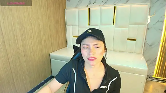 rox luxury tf online show from 03/23/26, 01:15