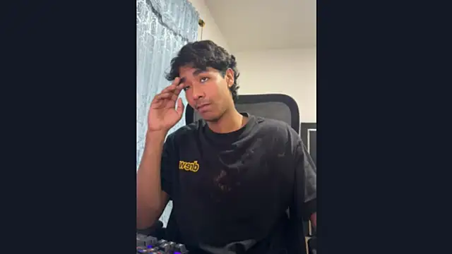 Snapshot of Pedestal_diamant chatting on 02/11/26, 12:26 Pedestal diamant online show from 02/11/26, 12:26