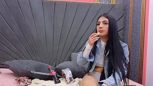 Julieta-Horny- online show from 03/28/26, 03:39