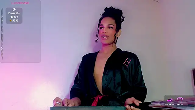 Snapshot of Zonce_shimer chatting on 02/14/26, 04:09 Zonce shimer online show from 02/14/26, 04:09