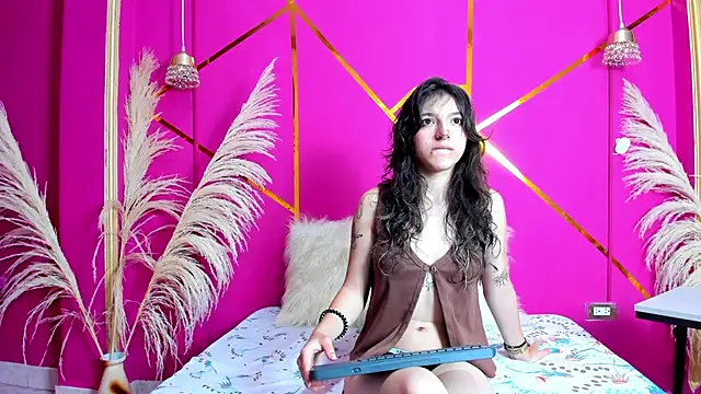 scarletdream5 online show from 04/15/26, 12:23