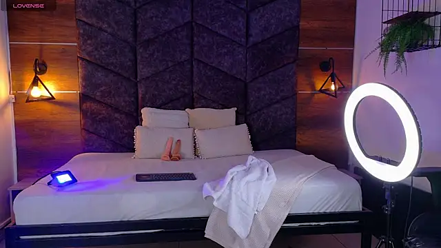 FernandaBrown   online show from 04/17/26, 07:39