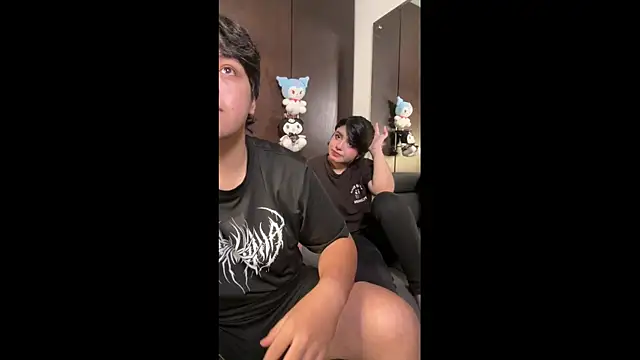 EmilyAndAndrew online show from 05/27/26, 04:31