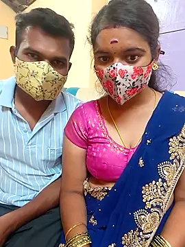 Snapshot of Tamilkannadacouple chatting on 02/08/26, 04:32 Tamilkannadacouple online show from 02/08/26, 04:32