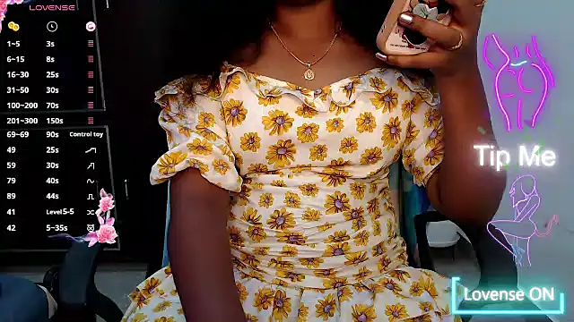 Snapshot of VixenNandhu chatting on 02/14/26, 05:10 VixenNandhu online show from 02/14/26, 05:10