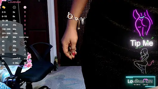 Snapshot of VixenNandhu chatting on 04/19/26, 06:21 VixenNandhu online show from 04/19/26, 06:21