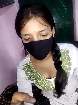 Naina-hott online show from 04/18/26, 07:58