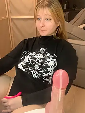 Snapshot of MargoPinky1 chatting on 06/15/26, 07:27 MargoPinky1 online show from 06/15/26, 07:27