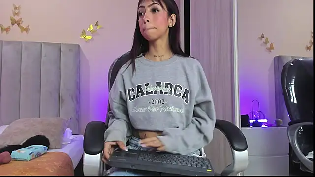 Snapshot of Emma_Hearts chatting on 02/07/26, 03:32 Emma Hearts online show from 02/07/26, 03:32