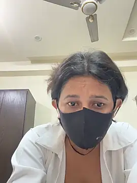 raavigirl online show from 02/23/26, 04:37