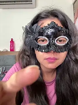 raavigirl online show from 04/24/26, 06:43