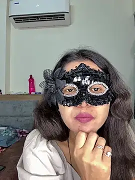 raavigirl online show from 04/25/26, 03:31