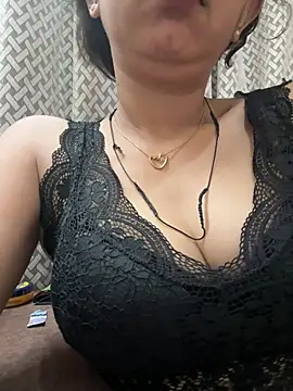 Snapshot of raavigirl chatting on 07/26/26, 05:31 raavigirl online show from 07/26/26, 05:31