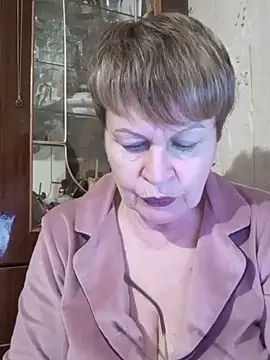 Snapshot of SophieBurns chatting on 05/18/26, 02:01 SophieBurns online show from 05/18/26, 02:01