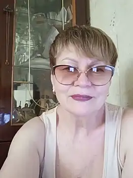 Snapshot of SophieBurns chatting on 05/27/26, 10:45 SophieBurns online show from 05/27/26, 10:45