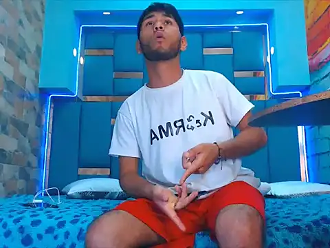 Snapshot of warmNoah chatting on 03/03/26, 07:42 warmNoah online show from 03/03/26, 07:42