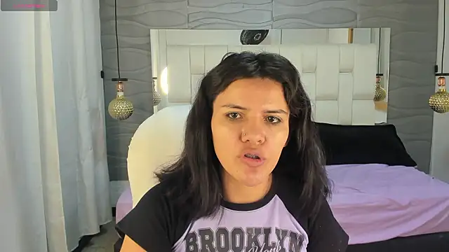 Thaliaa Lopez online show from 02/17/26, 10:45