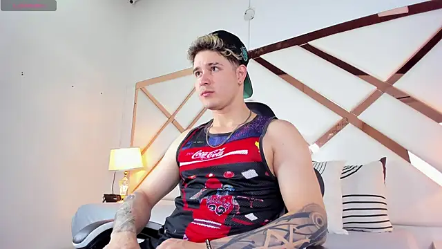 Snapshot of rayan_linxx chatting on 02/13/26, 07:43 rayan linxx online show from 02/13/26, 07:43