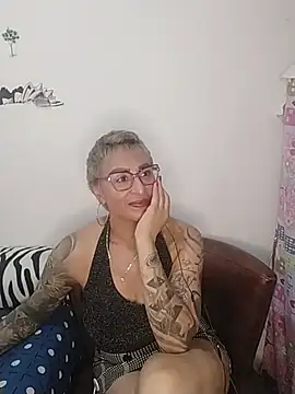 Snapshot of Charlotte_gray_ chatting on 02/13/26, 01:18 Charlotte gray online show from 02/13/26, 01:18