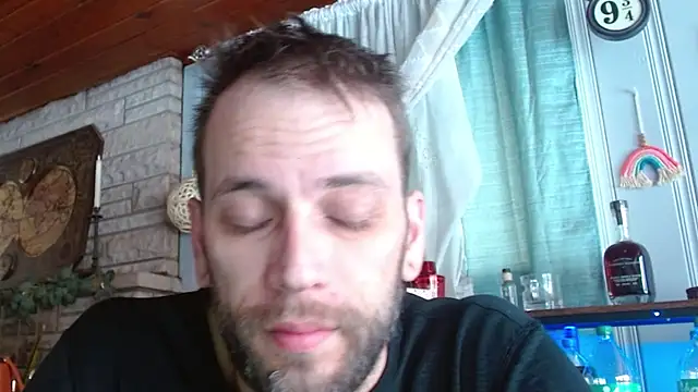 Snapshot of cguffey2284 chatting on 02/14/26, 04:04 cguffey2284 online show from 02/14/26, 04:04