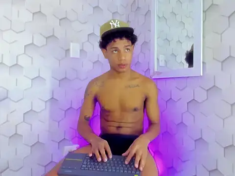 Snapshot of 777_dmz_ chatting on 02/07/26, 01:53 777 dmz online show from 02/07/26, 01:53