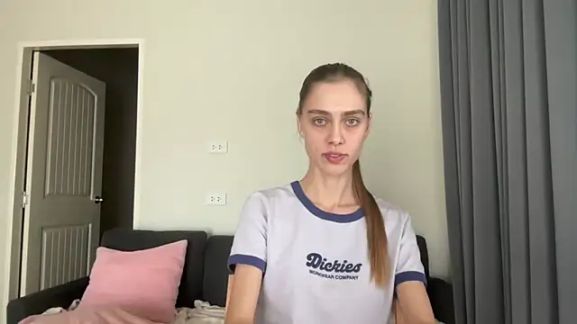 Snapshot of SonyaSweety chatting on 02/20/26, 06:26 SonyaSweety online show from 02/20/26, 06:26