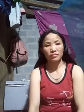 Snapshot of nhynhy11 chatting on 02/14/26, 04:04 nhynhy11 online show from 02/14/26, 04:04