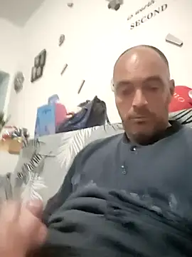 Snapshot of circott chatting on 03/05/26, 09:44 circott online show from 03/05/26, 09:44