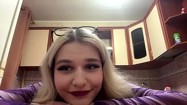 MiaBerlateen online show from 02/09/26, 02:43