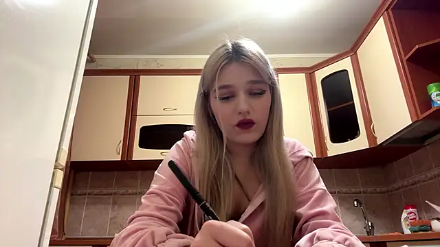 MiaBerlateen online show from 02/13/26, 03:41