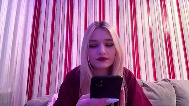 MiaBerlateen online show from 02/19/26, 06:15