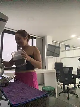 Snapshot of Emily_Harpeer chatting on 02/22/26, 11:31 Emily Harpeer online show from 02/22/26, 11:31