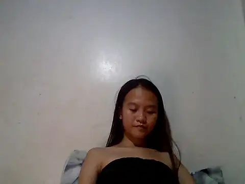 Yourlilpinayy online show from 04/18/26, 11:58