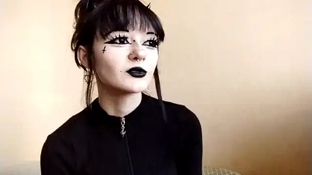 Snapshot of SmilingPatent chatting on 02/10/26, 01:04 SmilingPatent online show from 02/10/26, 01:04