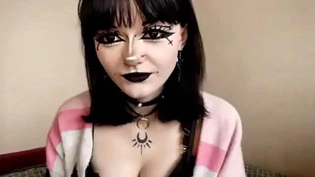 Snapshot of SmilingPatent chatting on 02/16/26, 01:18 SmilingPatent online show from 02/16/26, 01:18