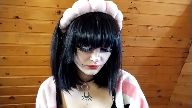 Snapshot of SmilingPatent chatting on 02/18/26, 01:18 SmilingPatent online show from 02/18/26, 01:18