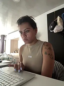 Snapshot of RachelWeisz_ chatting on 03/01/26, 12:40 RachelWeisz online show from 03/01/26, 12:40