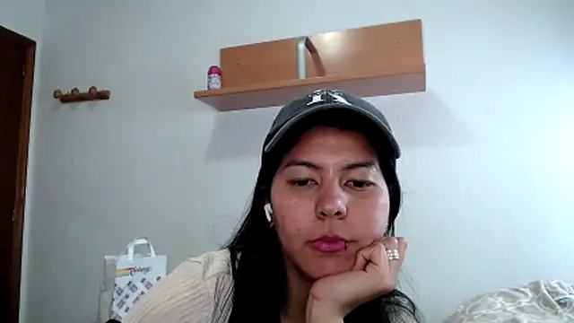Snapshot of ZeforAitanna chatting on 04/13/26, 11:05 ZeforAitanna online show from 04/13/26, 11:05