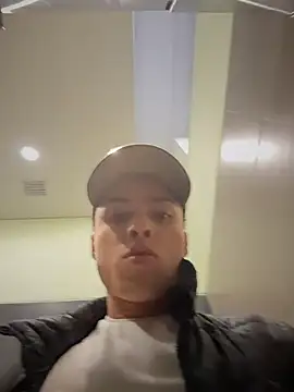 Snapshot of Eros_lee chatting on 03/19/26, 11:09 Eros lee online show from 03/19/26, 11:09