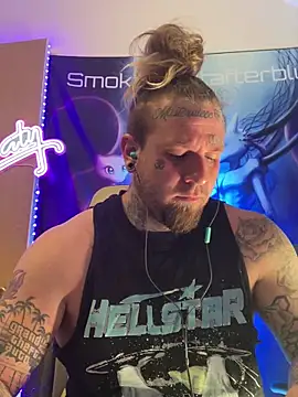 Snapshot of Smokebluntafterblunt chatting on 02/14/26, 01:19 Smokebluntafterblunt online show from 02/14/26, 01:19