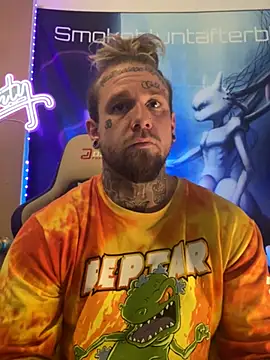 Snapshot of Smokebluntafterblunt chatting on 02/19/26, 02:57 Smokebluntafterblunt online show from 02/19/26, 02:57