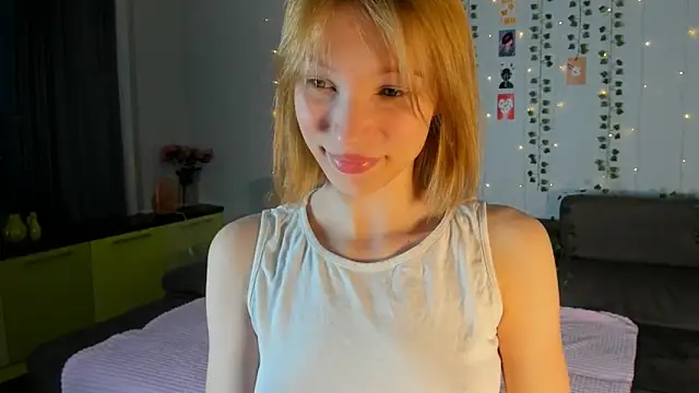 Kiracute18 online show from 05/13/26, 04:15
