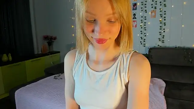 Kiracute18 online show from 05/19/26, 07:42